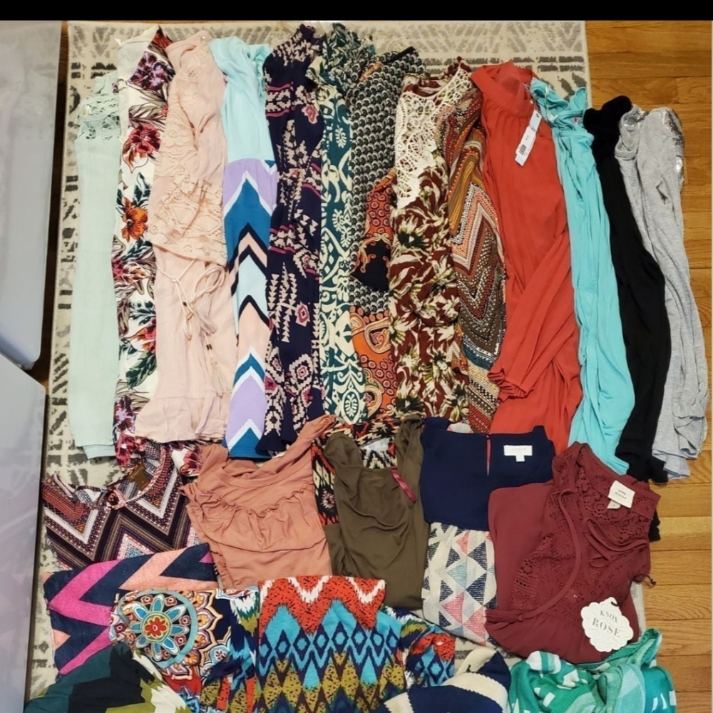 Women's boutique lot size small